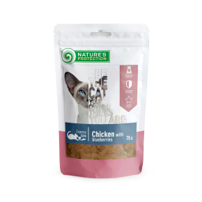 snack pour chats avec du poulet et des myrtilles