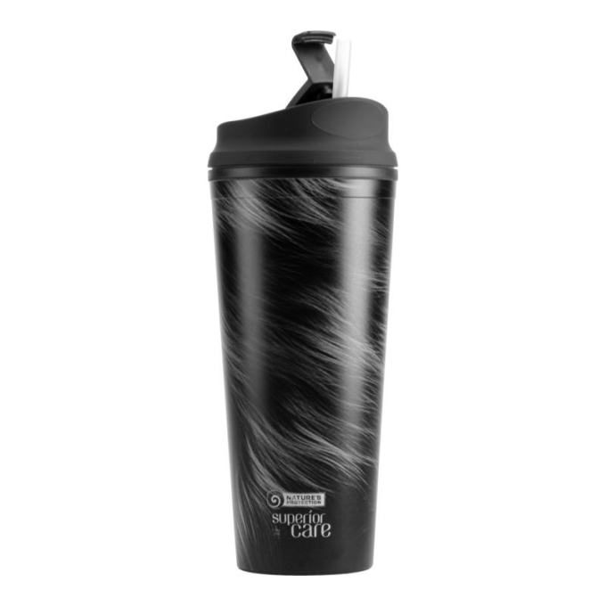 wasserflasche aus Plastik, mit dunklem Mantel und Strohhalm - 0
