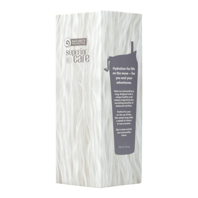 bouteille d&#039;eau en plastique, avec illustration de la blouse blanche et paille - 2