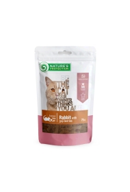 snack for cats with rabbit and goji berries
